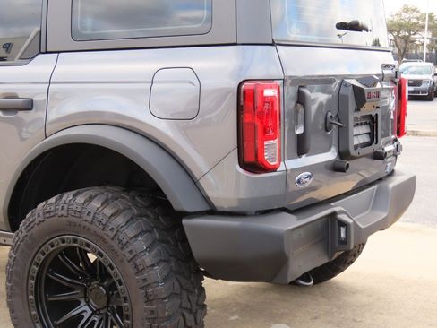 New 2025 Ford Bronco 4-Door image 15