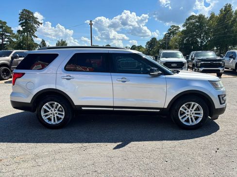 Used 2016 Ford Explorer XLT w/ Equipment Group 202A FWD image 6