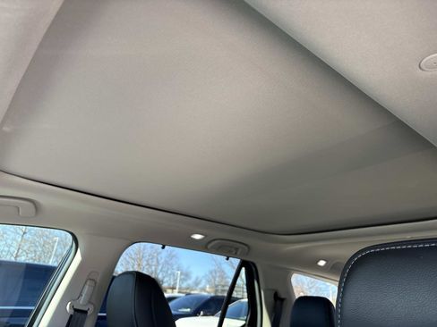 Used 2025 Honda Pilot Touring image 16