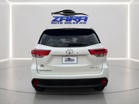 Used 2017 Toyota Highlander XLE AWD/4WD image 6