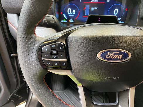 Used 2025 Ford Explorer ST-Line image 36