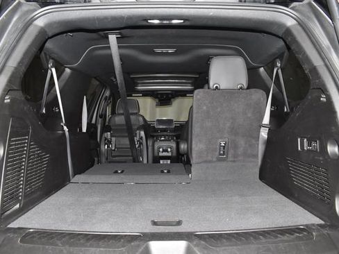 Used 2023 GMC Yukon XL SLT image 37