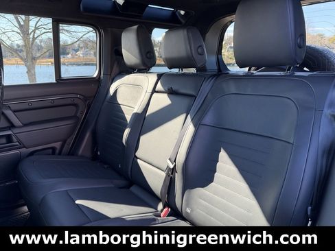Used 2025 Land Rover Defender 110 image 31