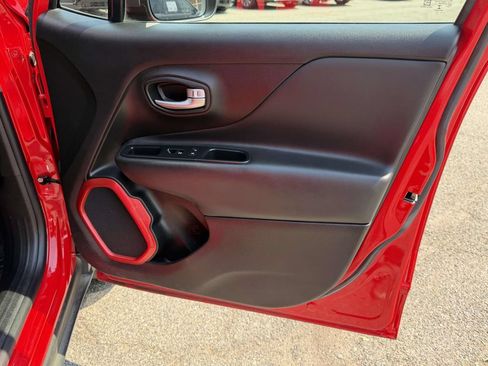 Used 2017 Jeep Renegade Trailhawk AWD/4WD image 8