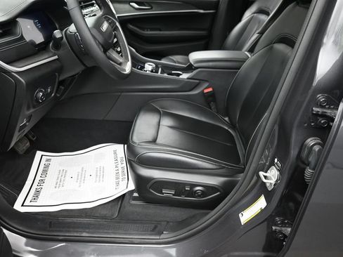 Used 2023 Jeep Grand Cherokee Limited AWD/4WD image 16