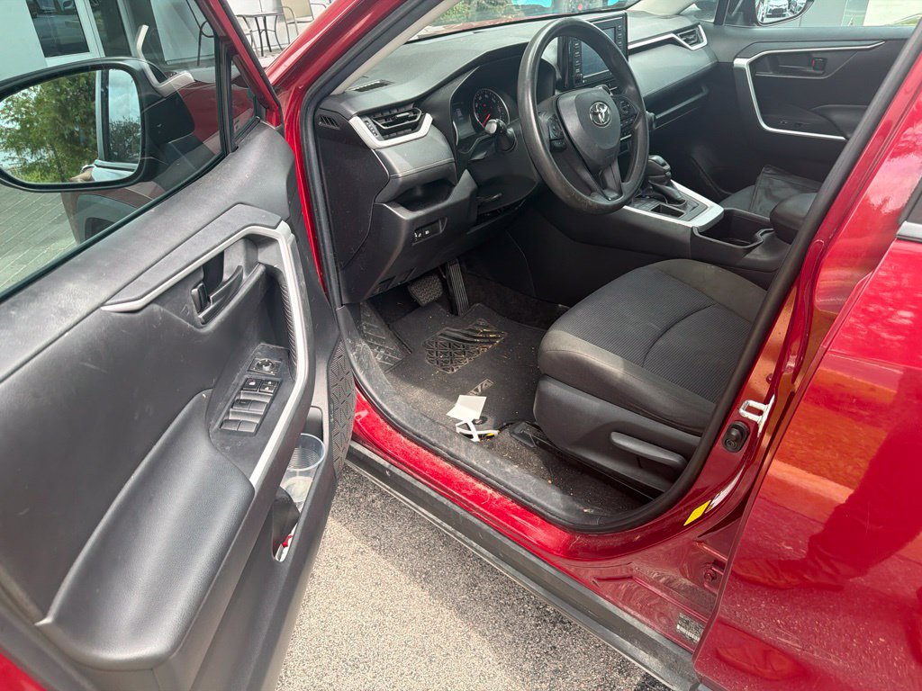 Used 2022 Toyota RAV4 LE FWD image 5