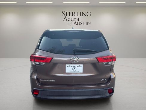 Used 2017 Toyota Highlander XLE image 6