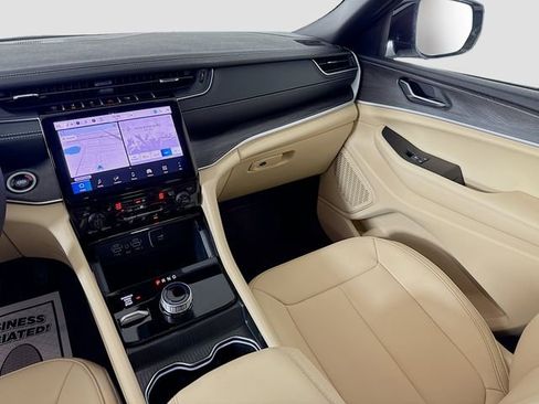 New 2025 Jeep Grand Cherokee Limited image 23