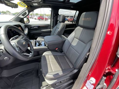 Used 2025 Chevrolet Suburban High Country AWD/4WD image 20