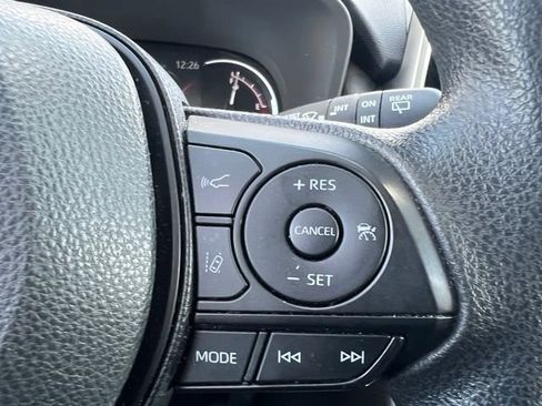 Used 2025 Toyota RAV4 XLE FWD image 25