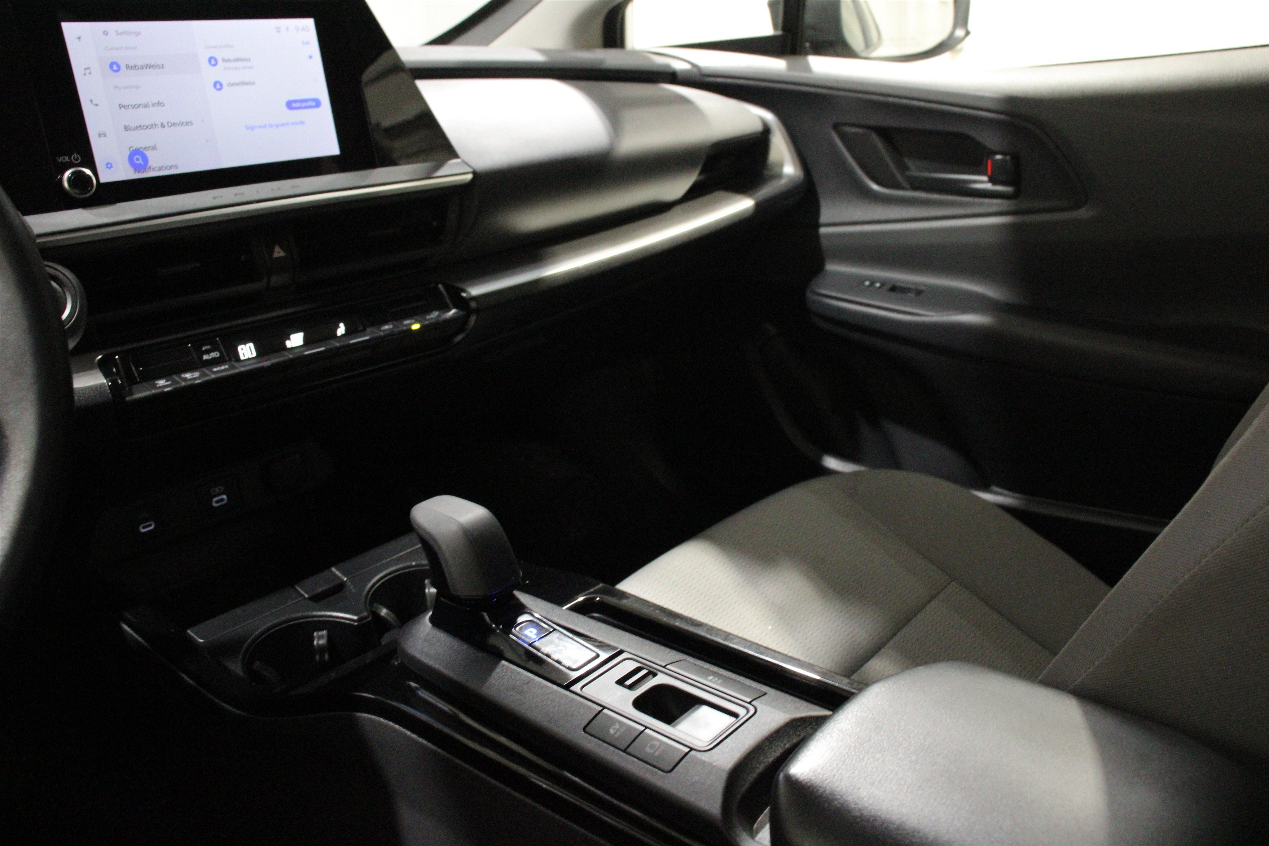 Used 2024 Toyota Prius LE FWD image 19