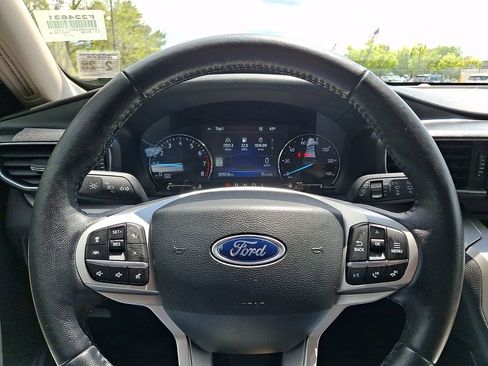 Certified 2022 Ford Explorer XLT w/ Equipment Group 202A AWD/4WD image 18