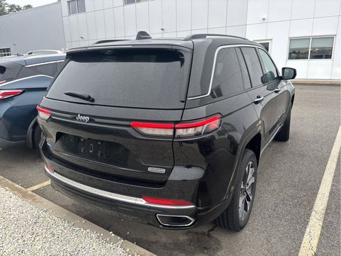 Used 2023 Jeep Grand Cherokee Overland w/ Luxury Tech Group IV image 3