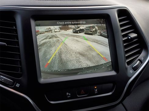 Used 2021 Jeep Cherokee Latitude Lux w/ Comfort/Convenience Group image 24