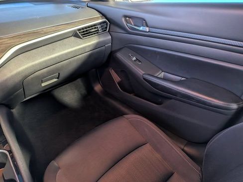 Used 2024 Nissan Altima 2.5 SV FWD image 16