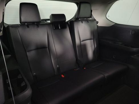 Used 2024 Toyota Grand Highlander AWD image 16