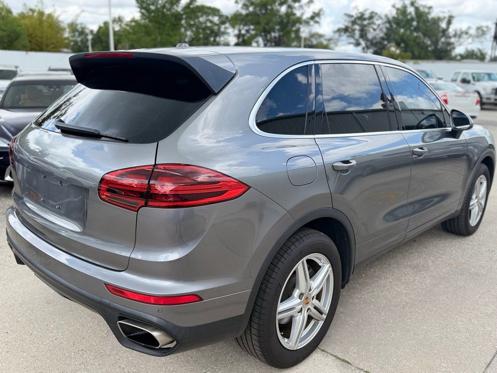 Used 2016 Porsche Cayenne AWD/4WD image 5