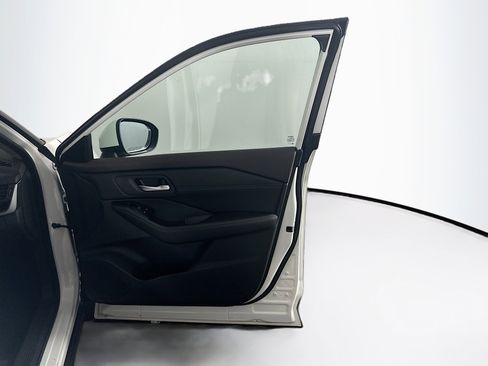 Used 2023 Nissan Rogue SV w/ SV Premium B Package FWD image 31