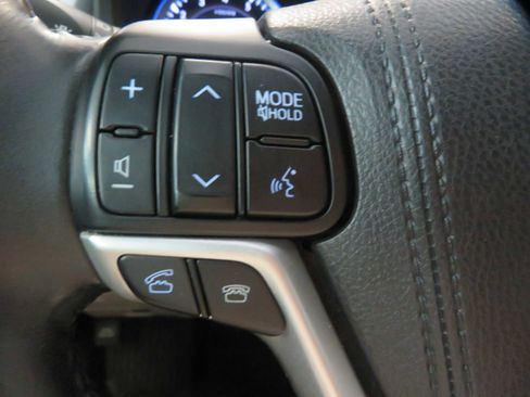 Used 2016 Toyota Highlander XLE FWD image 38