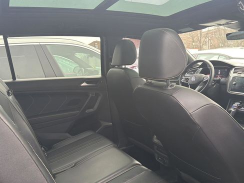 Used 2022 Volkswagen Tiguan SE R-Line image 11
