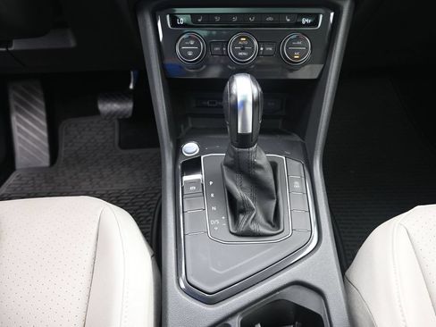 Used 2020 Volkswagen Tiguan SE FWD image 13