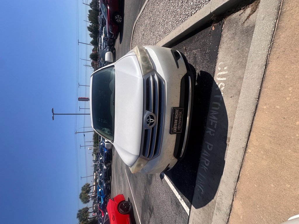 Used 2013 Toyota Highlander FWD image 1