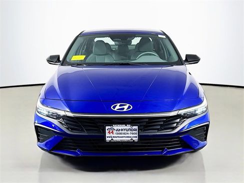 Used 2025 Hyundai Elantra Sport image 11