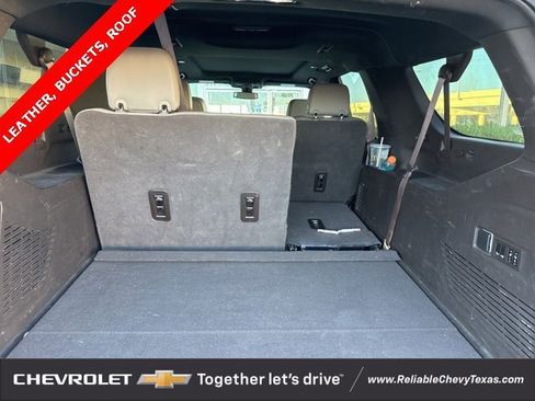 Used 2022 GMC Yukon XL SLT w/ SLT Premium Package image 9