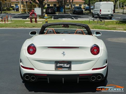 Used 2017 Ferrari California T RWD image 58