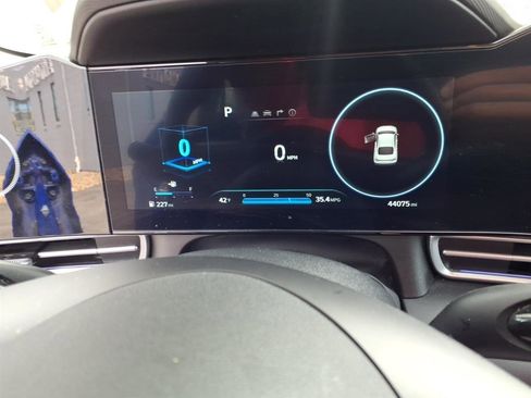 Used 2024 Hyundai Elantra Limited image 9