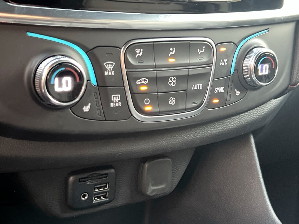Used 2023 Chevrolet Traverse RS AWD/4WD image 21