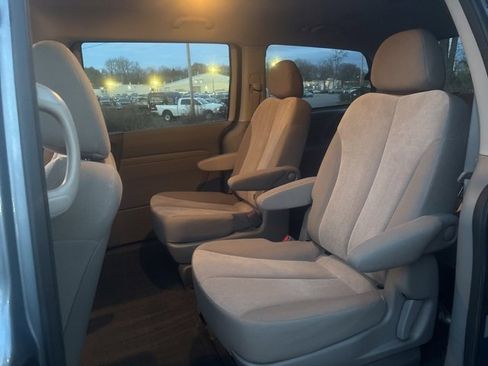 Used 2012 Kia Sedona LX image 13