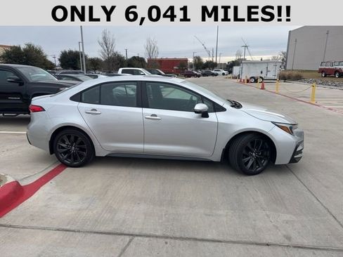 Used 2025 Toyota Corolla SE image 2