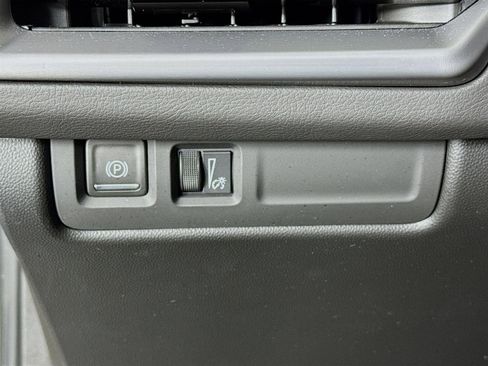 Used 2024 Cadillac XT4 Luxury w/ Cold Weather Package image 11