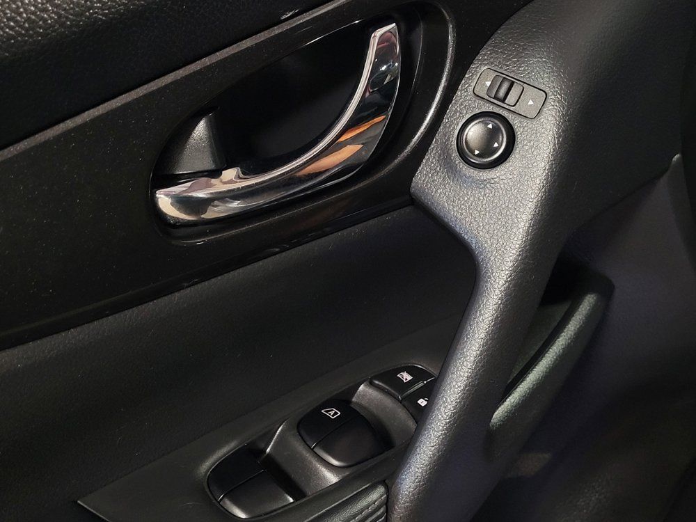 Used 2018 Nissan Rogue SV FWD image 27