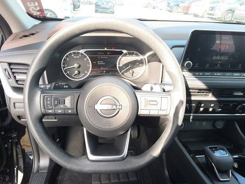 Used 2023 Nissan Rogue S image 15