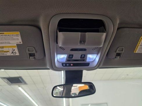 Used 2018 Chevrolet Equinox Premier FWD image 32