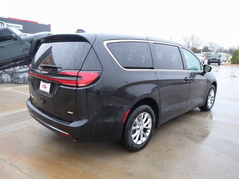 New 2026 Chrysler Pacifica Select AWD/4WD image 21