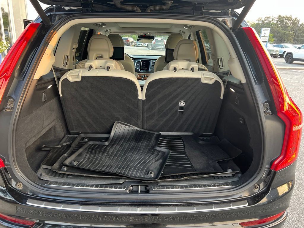 Used 2021 Volvo XC90 T6 Momentum w/ Climate Package AWD/4WD image 25