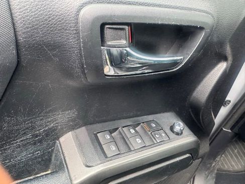 Used 2017 Toyota Tacoma TRD Pro AWD/4WD image 4