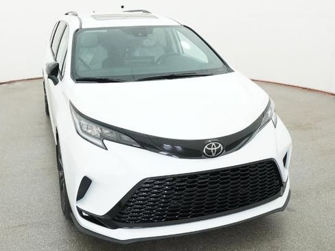 New 2026 Toyota Sienna XSE FWD image 14