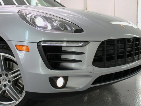 Used 2017 Porsche Macan S image 22