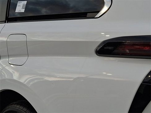 Used 2024 Toyota Sienna LE image 8