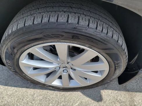 Used 2018 Volvo XC90 T6 Momentum w/ Convenience Package AWD/4WD image 36