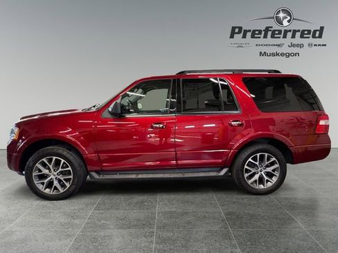 Used 2016 Ford Expedition XLT w/ Equipment Group 202A AWD/4WD image 9