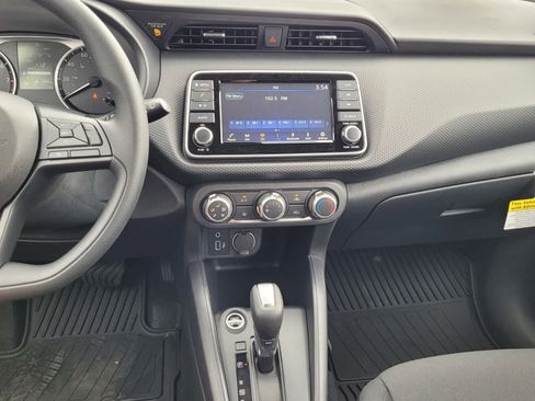 New 2025 Nissan Kicks Play S image 8