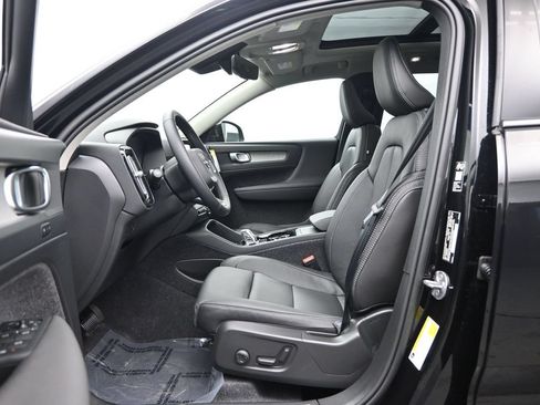 New 2026 Volvo XC40 B5 Plus w/ Protection Package Premier AWD/4WD image 21