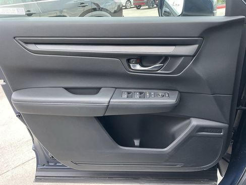 Used 2025 Honda CR-V LX image 9