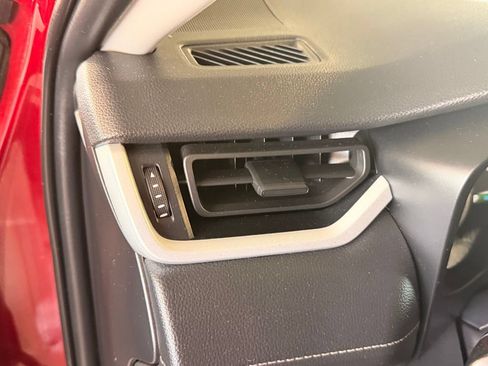 Used 2021 Toyota RAV4 LE AWD/4WD image 9