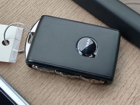 New 2026 Volvo XC60 B5 Plus w/ Protection Package Premier image 33